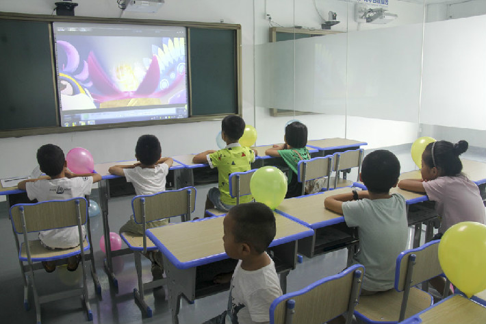 免费观看91看片教学员工亲子活动