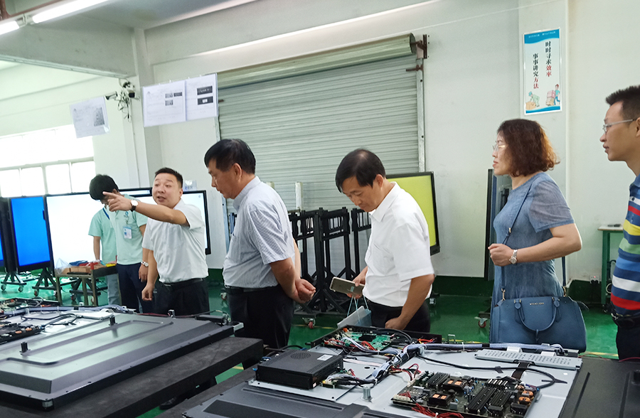 秉承教育精神，共创发展 --桂深两地教育装备协会专家莅临免费观看91看片教学参观和指导